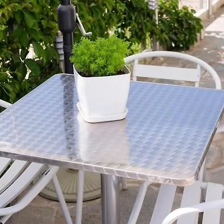 Lena 3 公寓式酒店