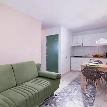 Lena 3 Aparthotel