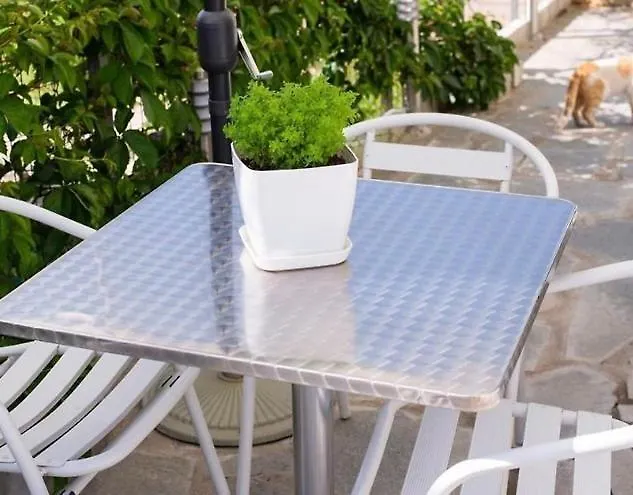 Lena 3 公寓式酒店